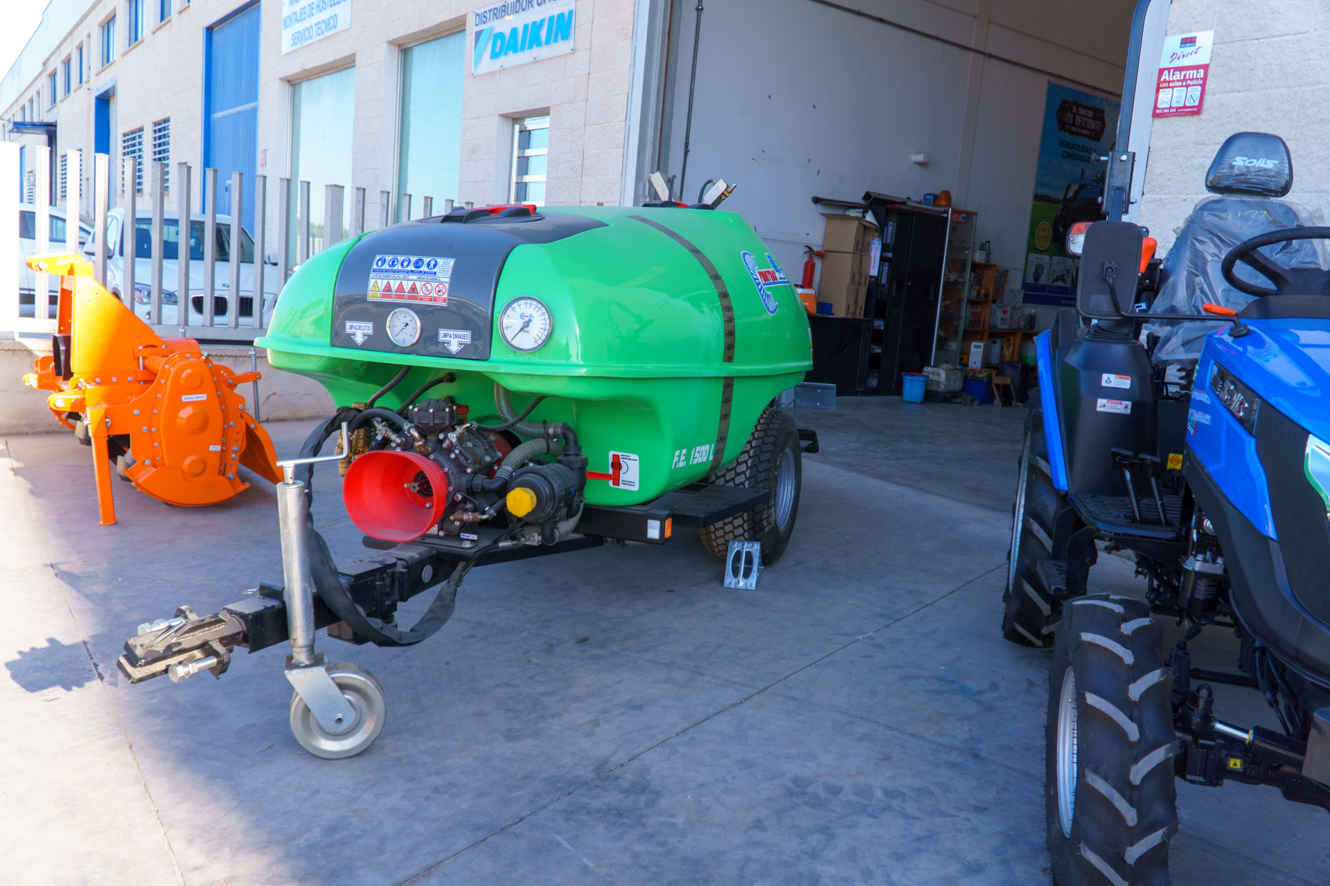 Taller oficial de tractores y maquinaria agrícola