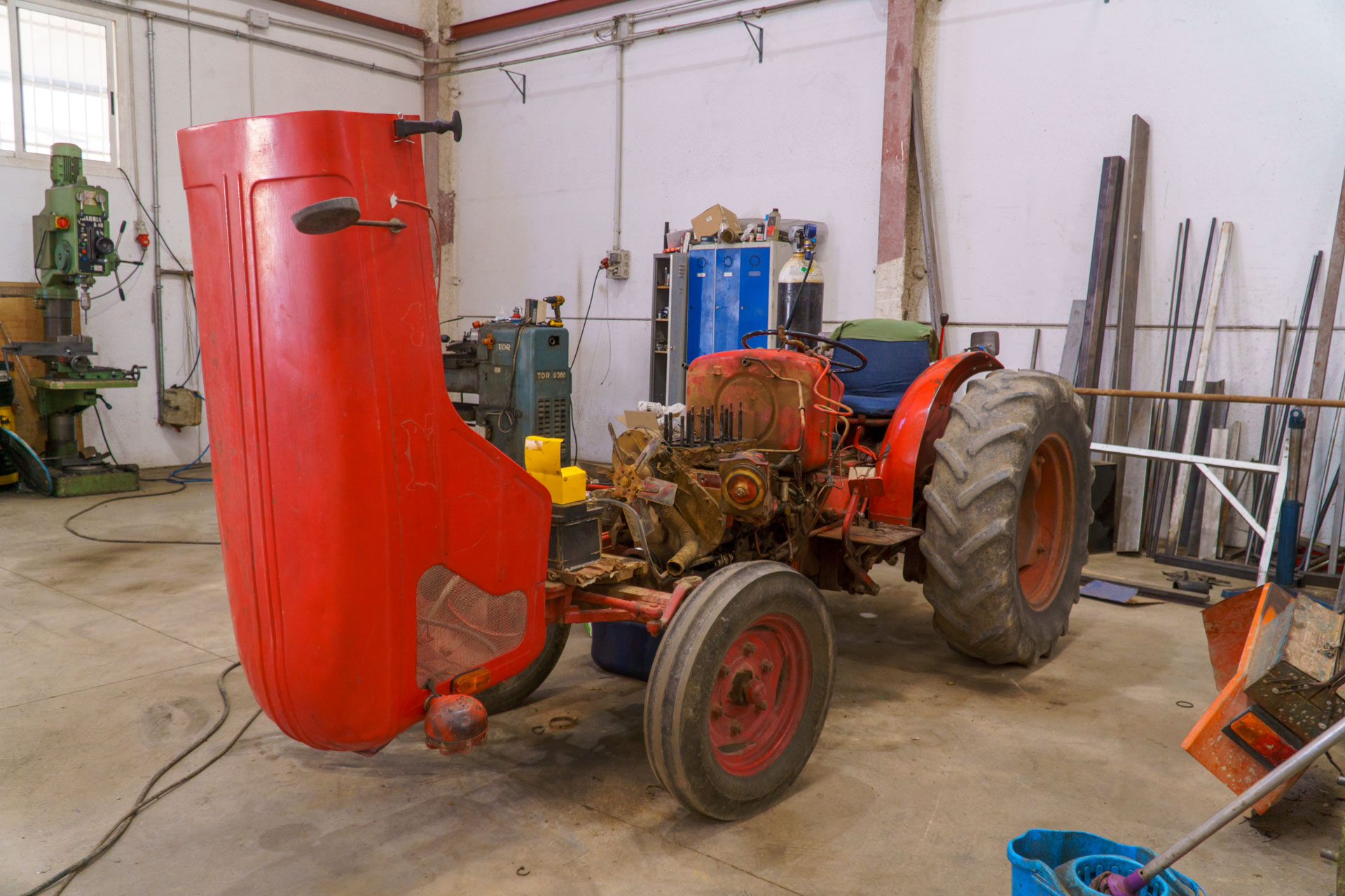 Taller oficial de tractores y maquinaria agrícola
