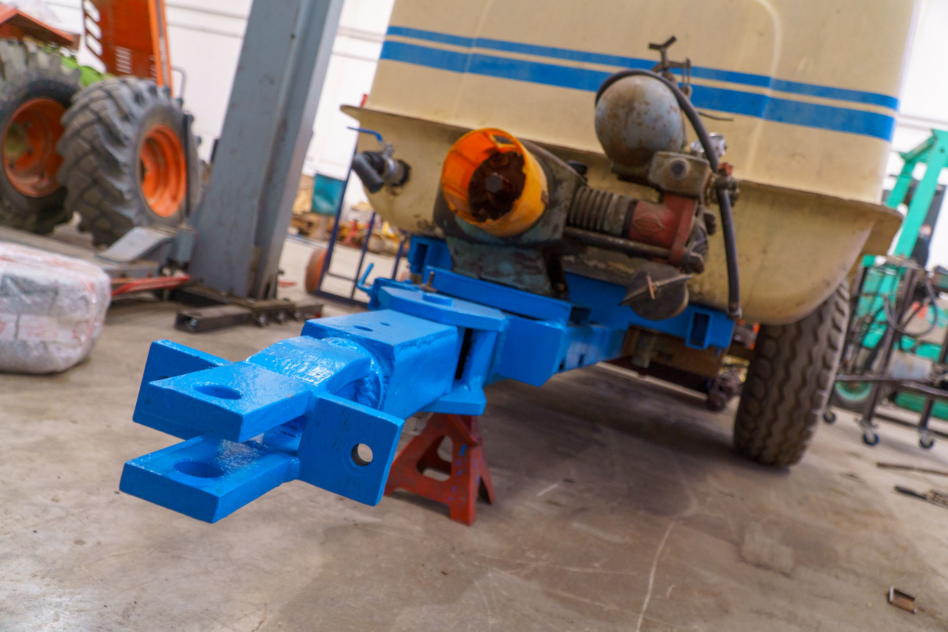 Taller oficial de tractores y maquinaria agrícola