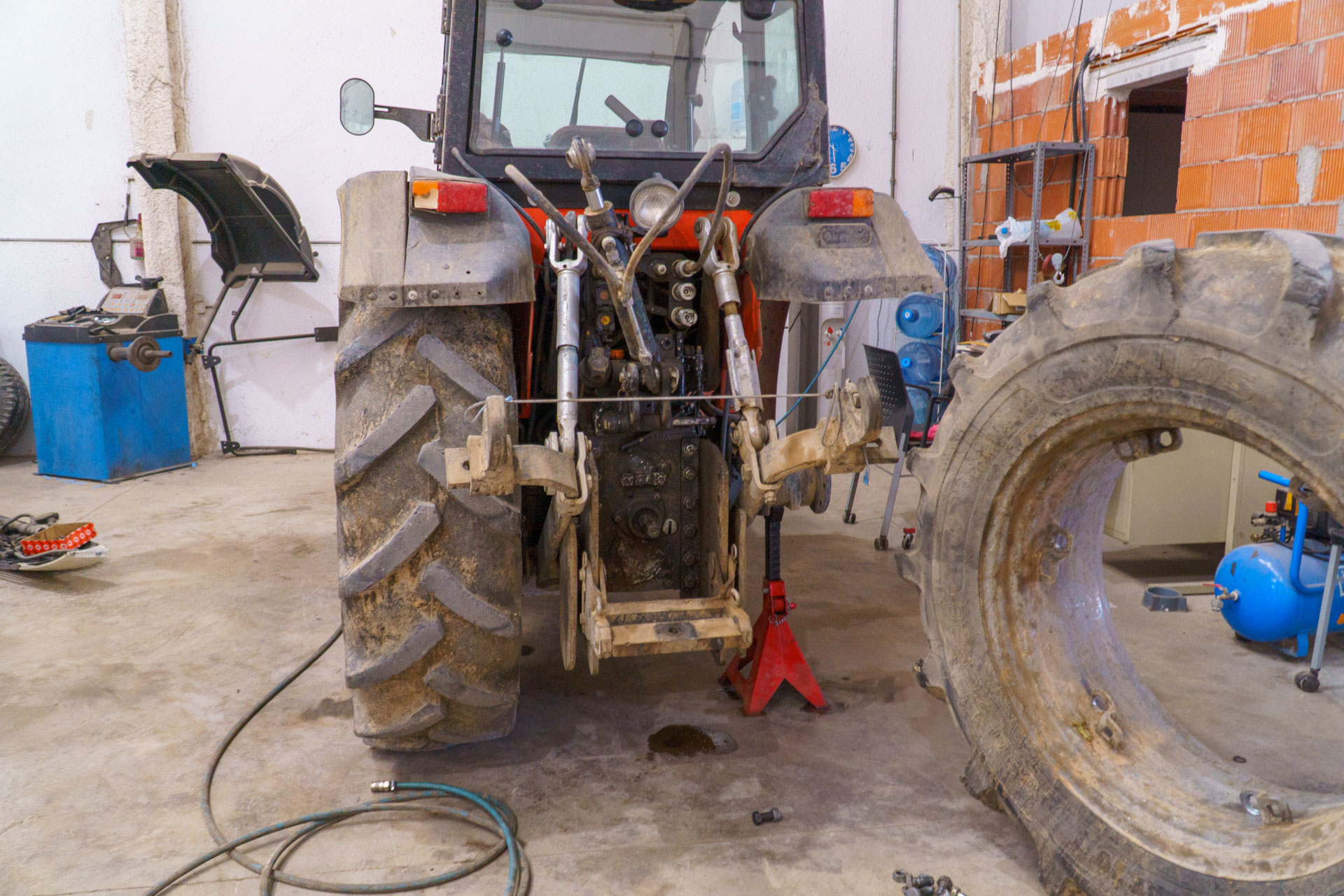 Taller oficial de tractores y maquinaria agrícola
