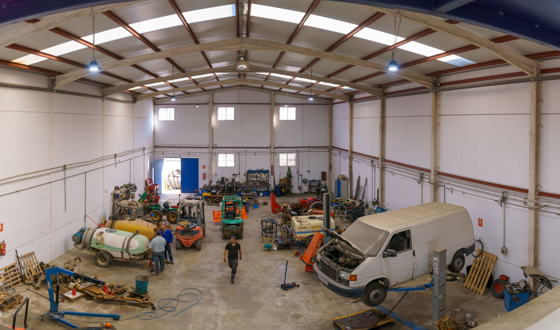 Taller oficial de tractores y maquinaria agrícola